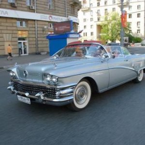 Какой-то Buick, модель не смотрел 50-х годов
Фото сделано на Садовом кольце.
Фотограф Александр Долгиев