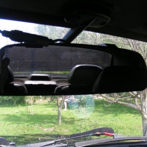 Зеркало заднего вида со встроенным дисплеем (камера стоит сзади, все прекрасно показывает- и изображение и парктроники показывают расстояние, пищат)