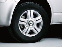 Volkswagen_Multivan_Minivan_2003.jpg