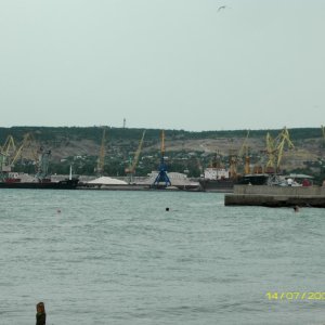 Феодосия. Вид с набережной на порт