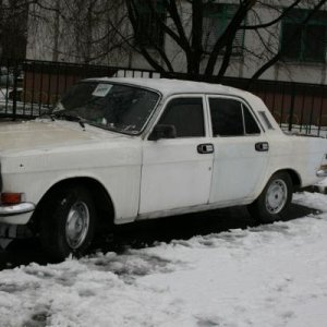 Первая моя СОБСТВЕННАЯ машина.
1975 года. Купил себе в 17 лет,в состоянии "в хлам". За 1,5 года перебрал практически всю,все переварил,салон собрал за