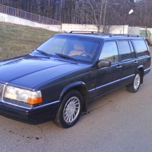 VOLVO 960 3 литра,204 лошади, автомат,кожа-рожа,полный фарш.
После Волги захотелось купить именно Вольво,не знаю почему.
 Купил в декабре 2008, а в ян
