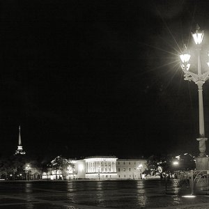 Вид на Адмиралтейство с Дворцовой площади
