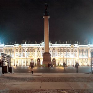 Вид на Александрийскую колонну, Дворцовую площадь и Зимний дворец