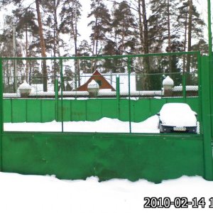 Платная автостоянка, 70 ру в сутки, выезд свободный