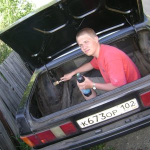 багажник красил)))достал халявную антигравийку)