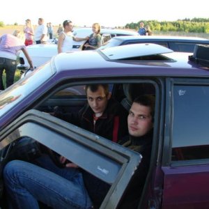Ждут очереди погоняццо.