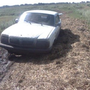 после дождей на дамбе озера. скользко было и стащило. там только трактора ездили