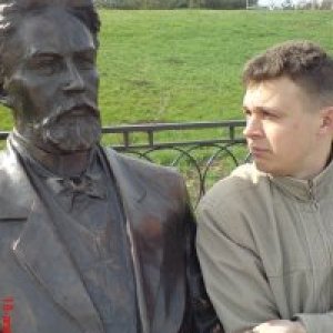 я справа)