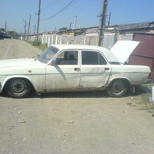 Сатарая моя машина, битая(((битая не по моей вине, тазик меня не пропустил..........