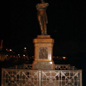 Человек и пароход.