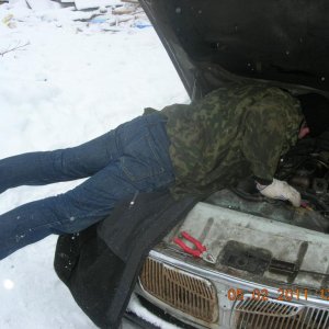 Из Камасутры позиция №..... "Полет ласточки в подкапотном пространстве"