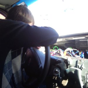 ставил бортовой компьютер за одно и затянул печку и все остальное на заводе похоже без ключей почти все ослаблено