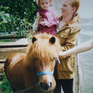 Даже еще не родившись,Василиска уже ездила верхом)))