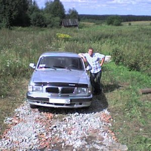 Соорудили с сыном временный паркинг.