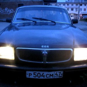 ГАЗ-3110 1996 года. Куплена в 2013 чтобы научиться ездить и ковыряться. Со своей задачей справилась и ушла на покой, а я в армейку)) Салон и электрика