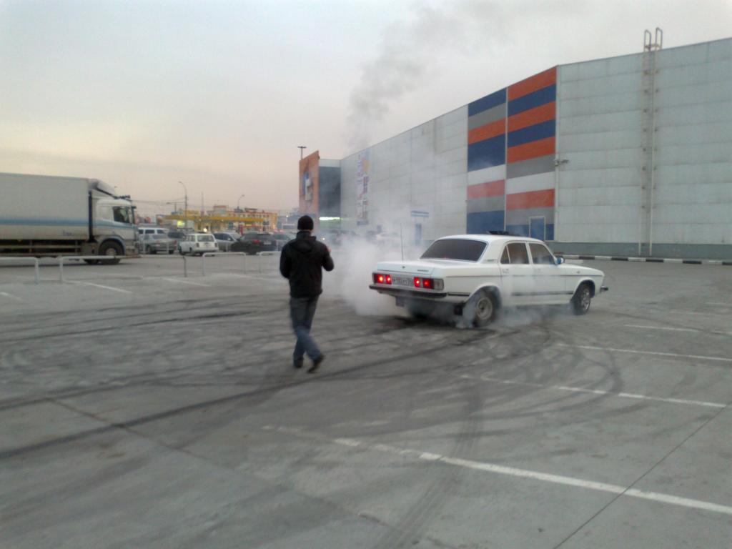 Айван жгёт резину