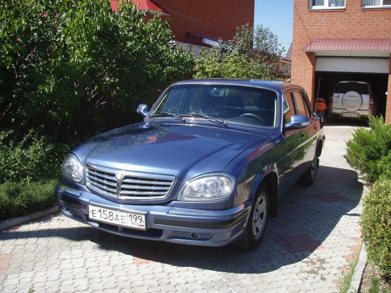 Вид с лица. Красавица. Не знаю - кому как - а по мне - один из самых красивых автомобилей современности. Ну старые машины априори красивее новых модел