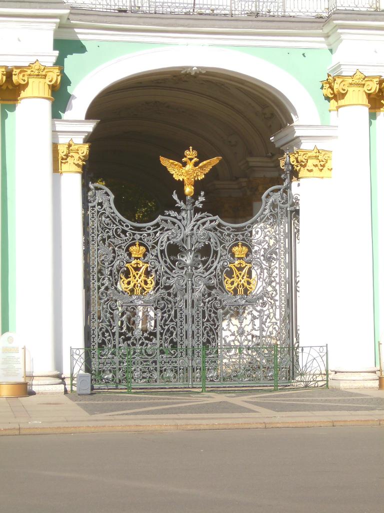 Ворота Зимнего дворца.