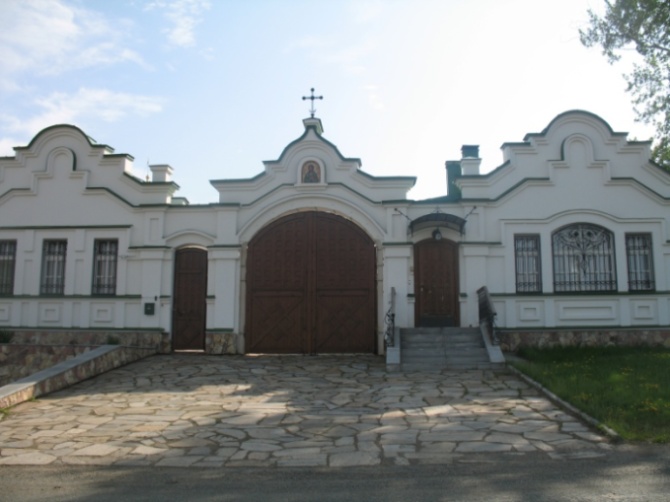 Вход в женский монастырь.