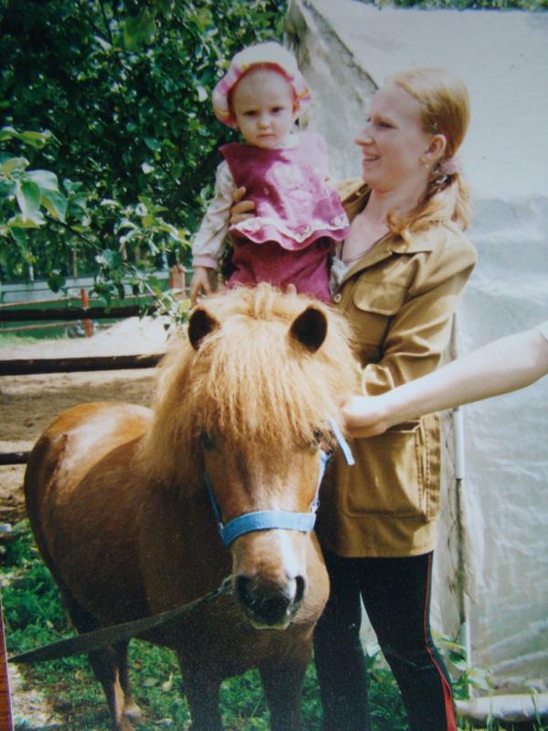 Даже еще не родившись,Василиска уже ездила верхом)))