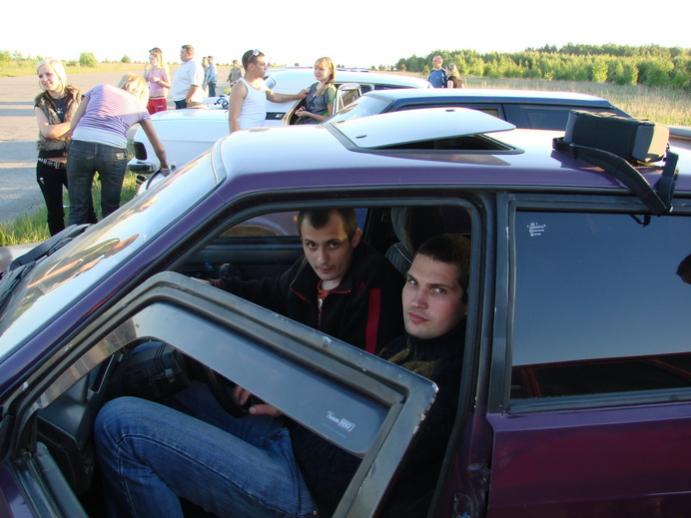 Ждут очереди погоняццо.
