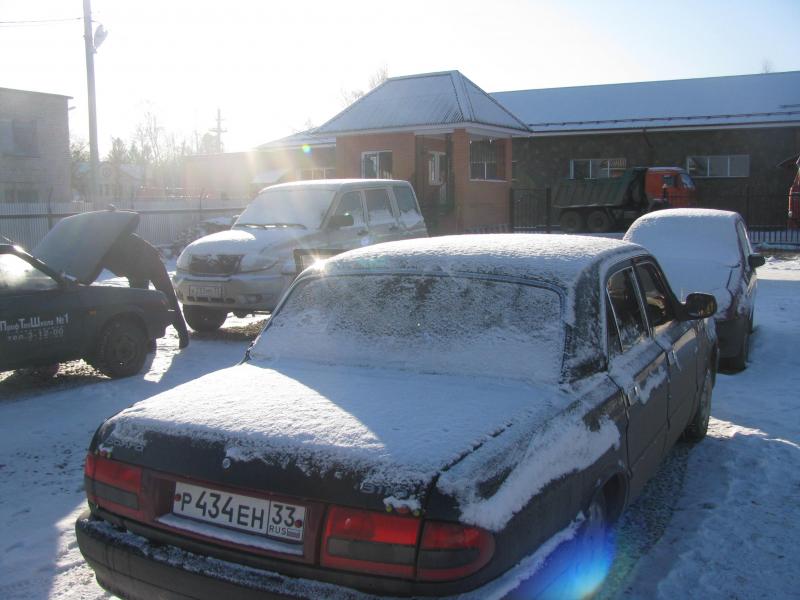 Замерзла в ледяном покрове.