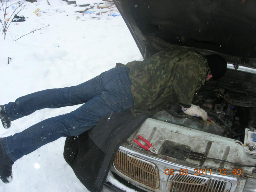 Из Камасутры позиция №..... "Полет ласточки в подкапотном пространстве"