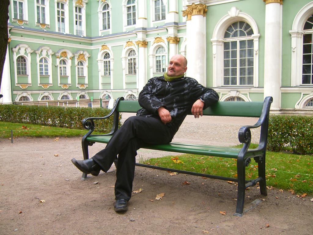 Мак( Хохол во дворе Зимнего дворца (Эрмитажа)