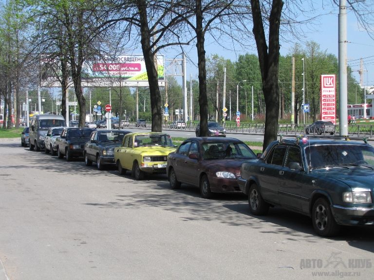 Перед кинотеатром