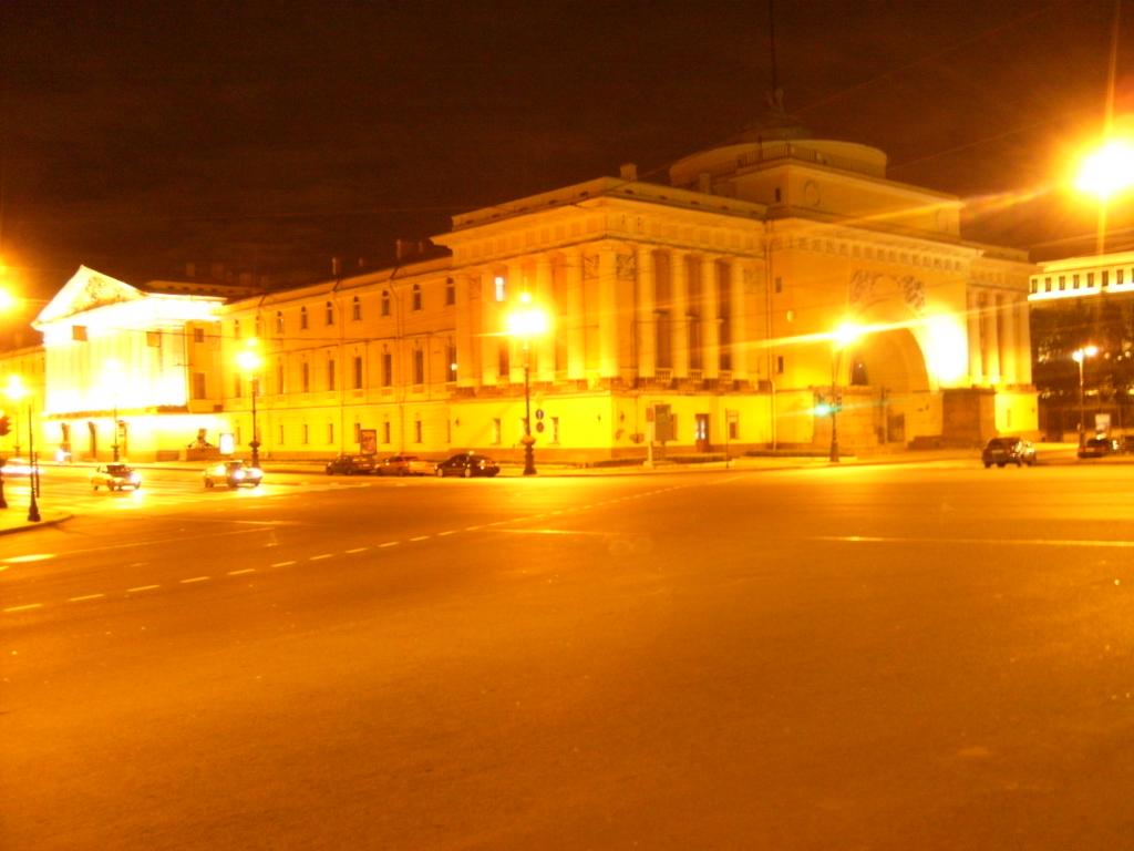 Перекрёсток перед дворцовым мостом