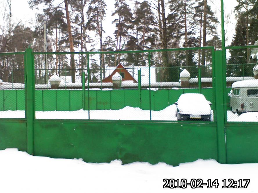 Платная автостоянка, 70 ру в сутки, выезд свободный