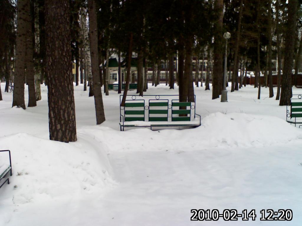 Площадка с лавочками