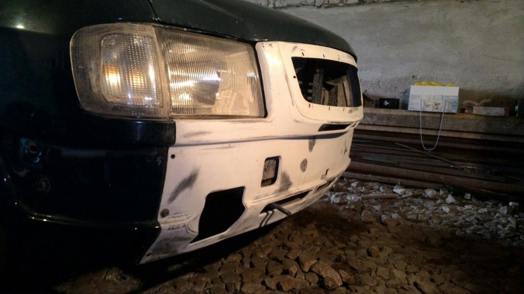 Примерка фартука. Не убирается зазор между фартуком и фарой.