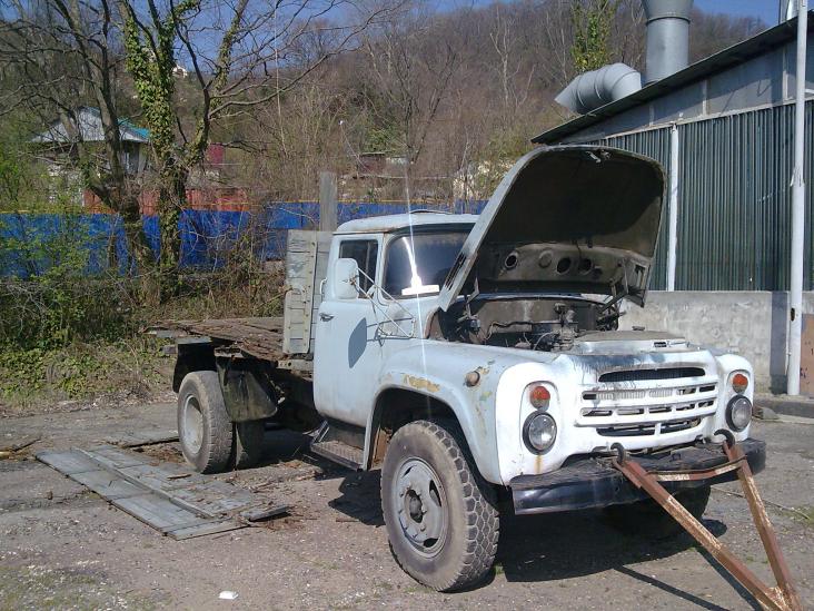 Притащили труп.............