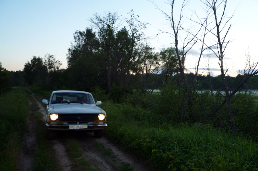 Русский автомобиль на русской дороге