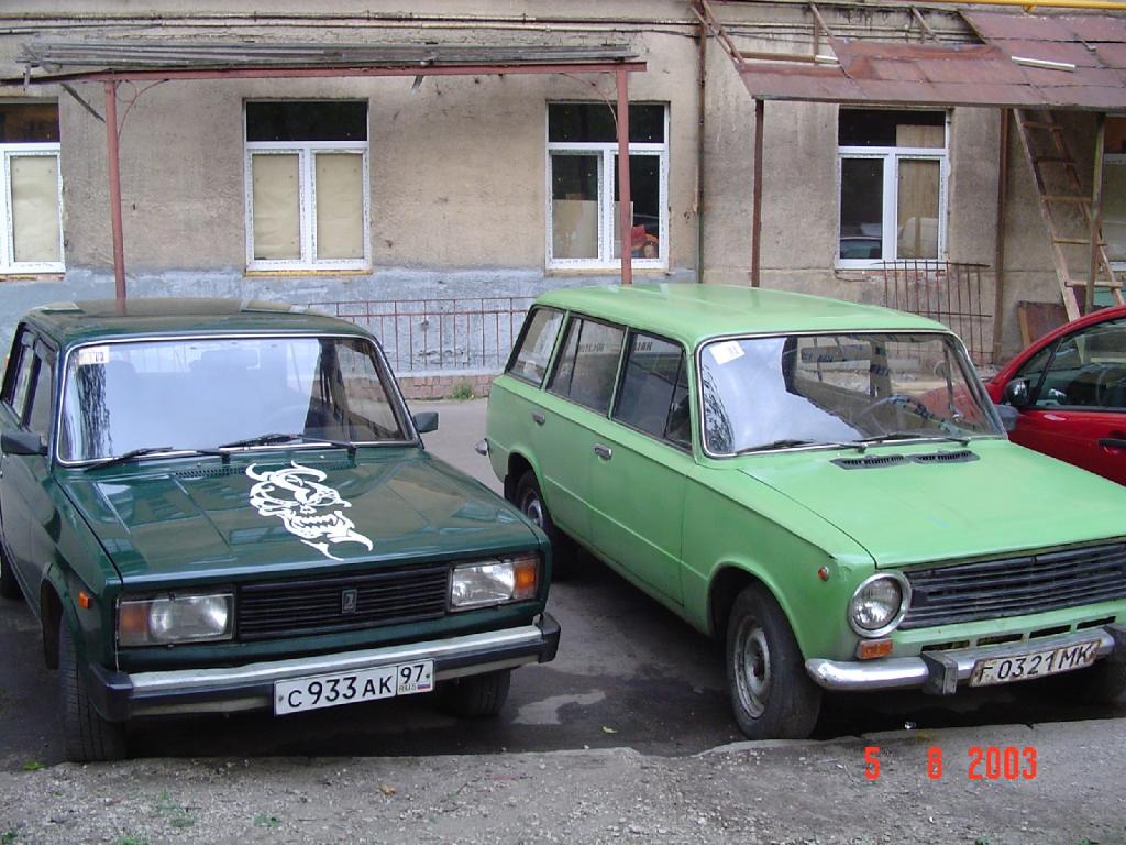 Самая первая - справа и вторая - слева, машина в жизни !