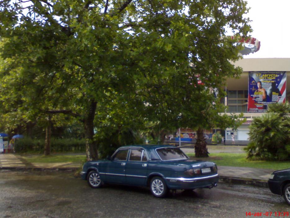 Сочи, август 2007 года ... Кольцо у цирка ...