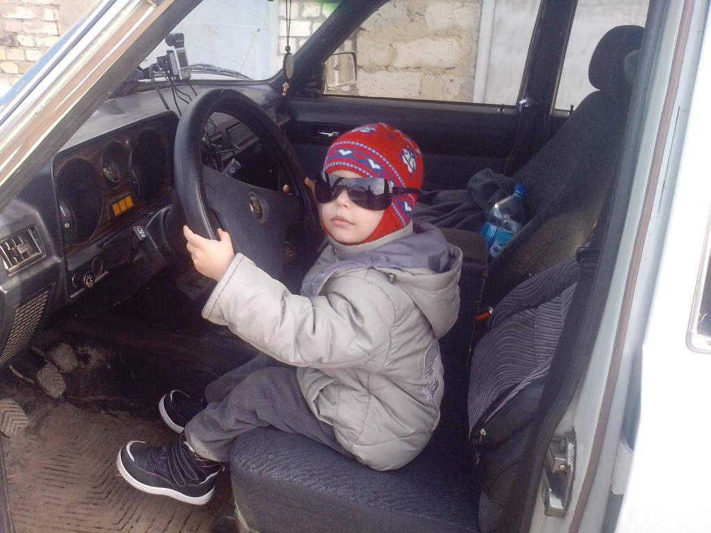 Сын за рулём.