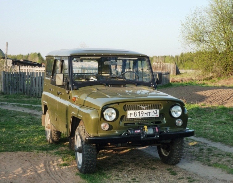 УАЗ-31514. 2010г.

Автомобиль 2009 г. вып. (спецзаказ, это карбюраторная машина с двигателем ЗМЗ-402 и "военными" мостами) эксплуатировался в 2010 г. 