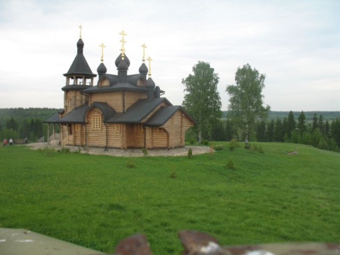 Часовня на берегу реки Тура, между г. Верхотурье и с. Меркушино в честь Св. Семеона.