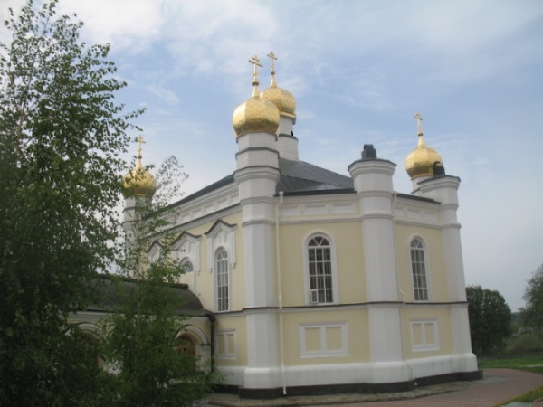 г. Верхотурье с. Меркушино- рядом с храмом Св. Архистратига Михаила. в данном храме в честь Св.Семеона есть спуск под землю, где святым  источником по