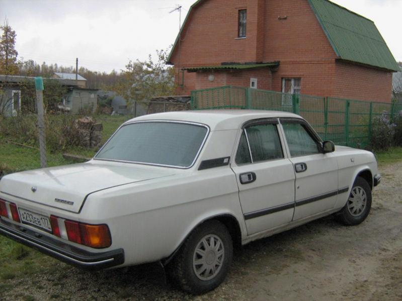 на самом деле она белая,снимали в сумерки