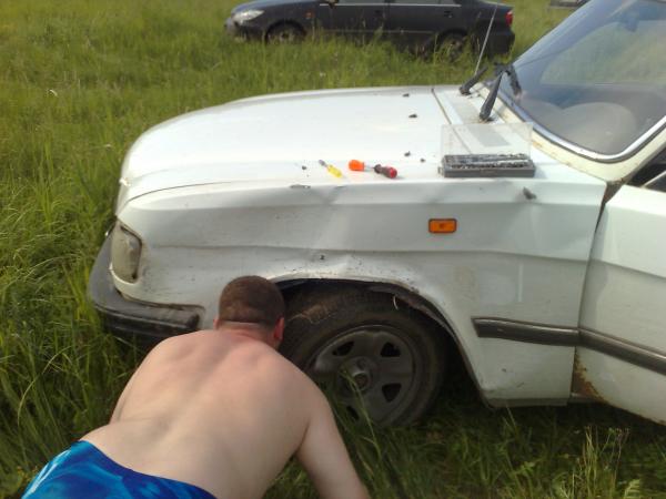 чуть ударили