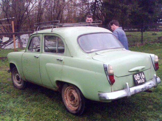 406 москвич, 1962 года. Хотел привести его в порядок, но жизнь диктует свои правила, а так агрегат, конечно, забавный)