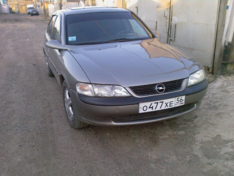 Opel Vectra B, CD Exklusive,
1.8 16V 115л.с. Кондиционер, круиз-контроль, Бортовой компьютер, ABS, ГУР, 
ЦЗ 4 двери+багажник+лючок бензобака, 4-ЭСП, э