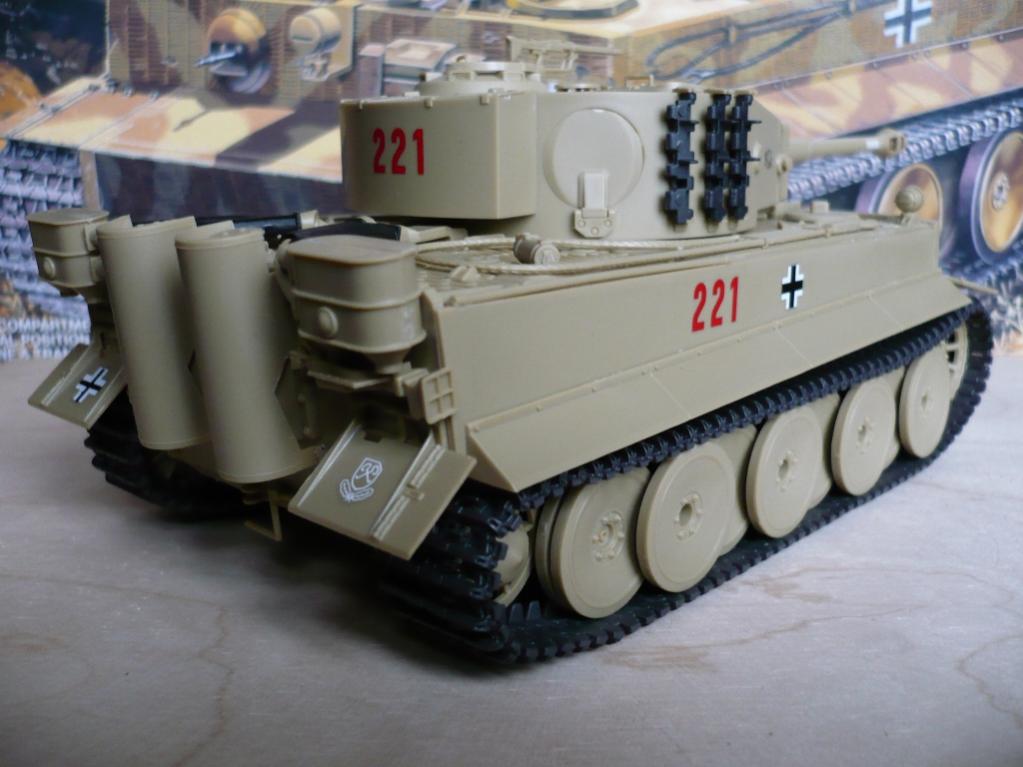 Pz VI Tiger (Academy 1:35) (с интерьером)
(наборные траки Academy не из коробки)